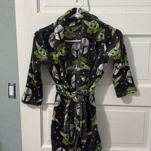 Kid’s Baby Yoda Robe Size 4/5